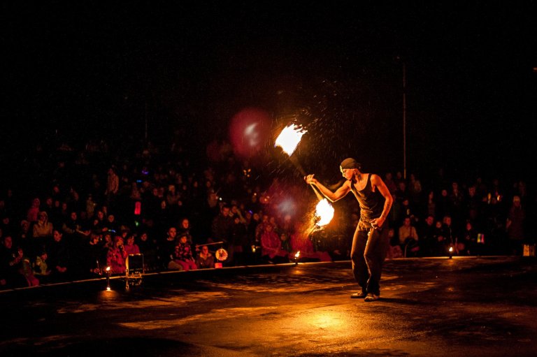 Ohňová show skupiny Boca Fuego