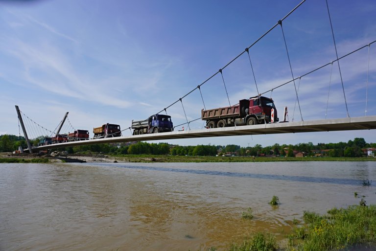 Nová lávka absolvovala zátěžovou zkoušku - Foto: V. Mach