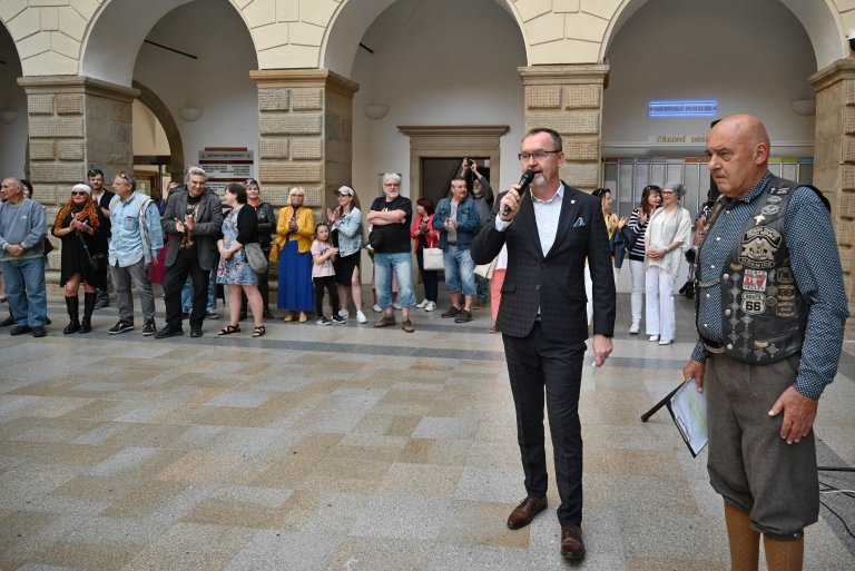 Výstavu zahájil místostarosta Karel Machyl a Jiří Richter