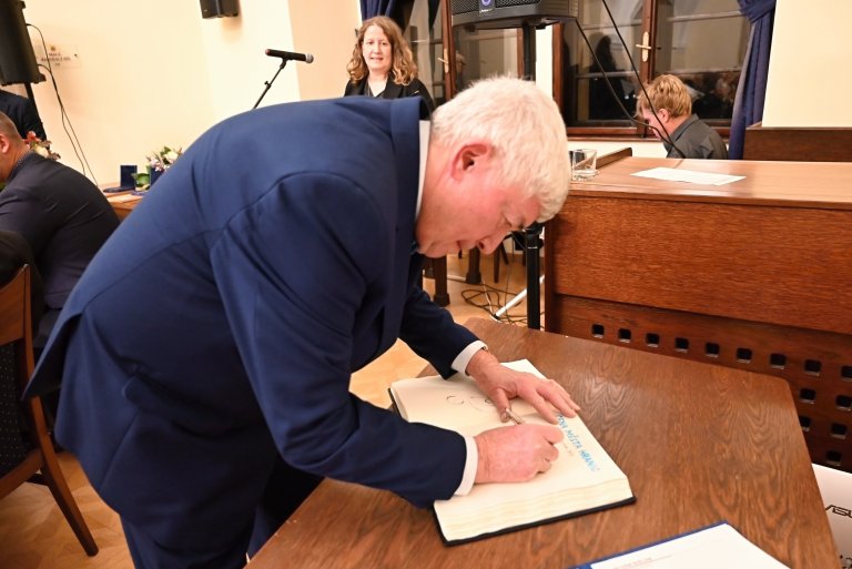 Podpis ve Zlaté knize města