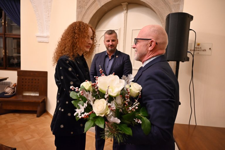 S. Langošová přebírá ocenění