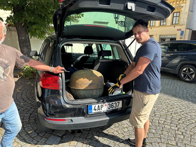 Byla dopravena na zámek