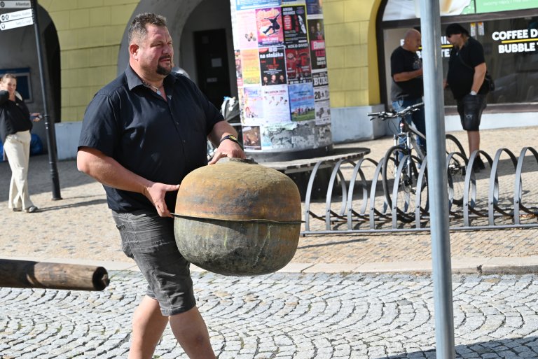 Byla dopravena na zámek