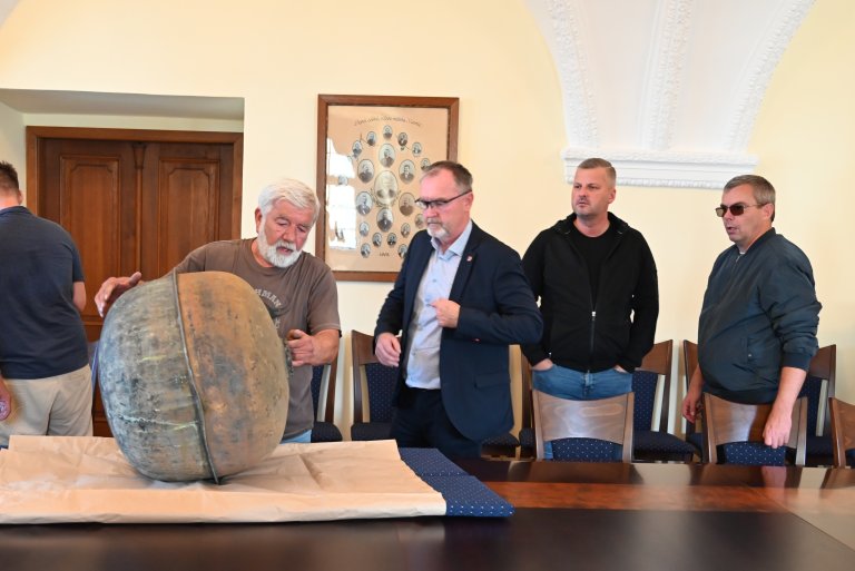 Nebylo jednoduché dostat je všechny ven