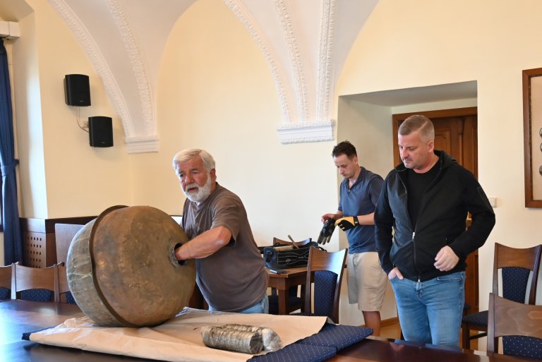 Nebylo jednoduché dostat je všechny ven
