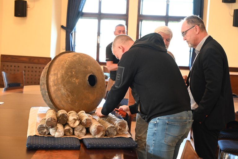 Nebylo jednoduché dostat je všechny ven
