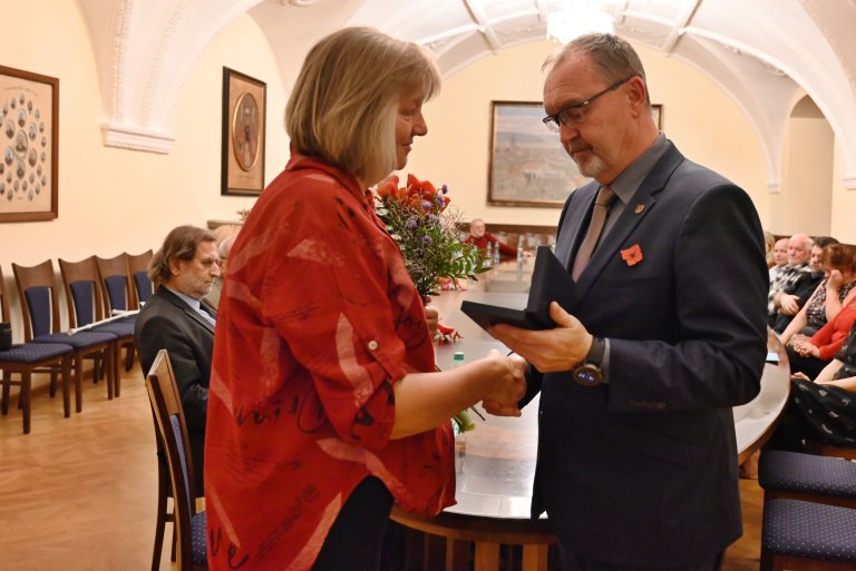 Cenu přebírala manželka  Hana Svítková