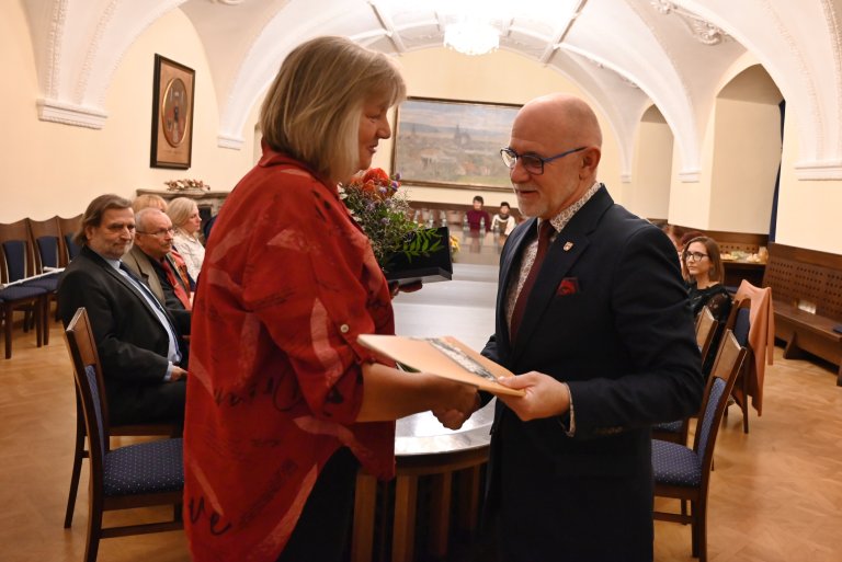 Cenu přebírala manželka  Hana Svítková