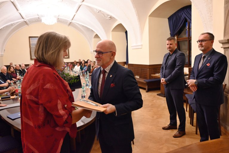 Cenu přebírala manželka  Hana Svítková