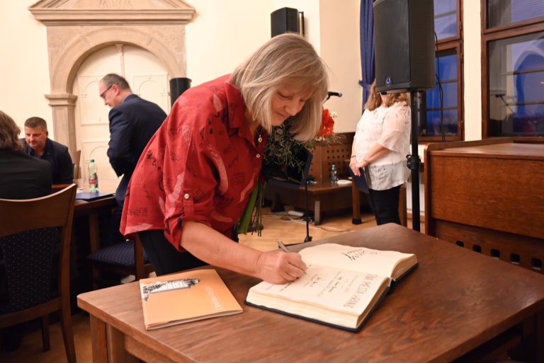 ...která se také zapsala ho Zlaté knihy města