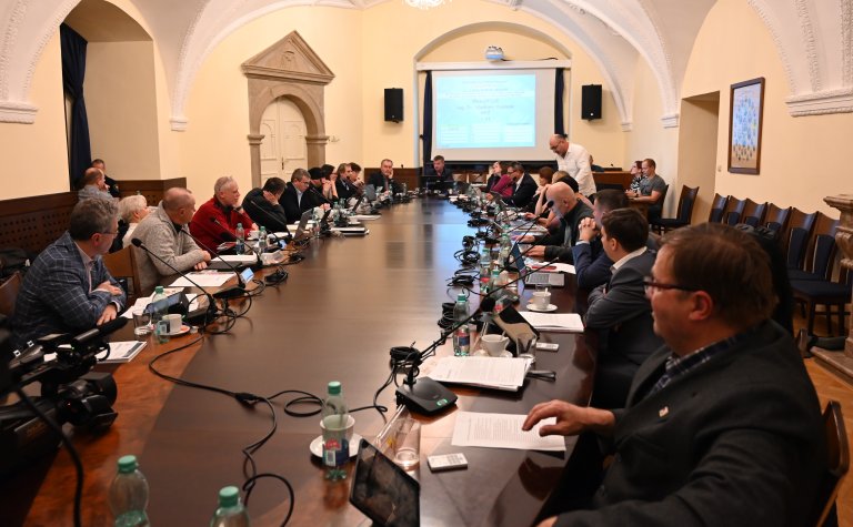 Jednání zastupitelstva