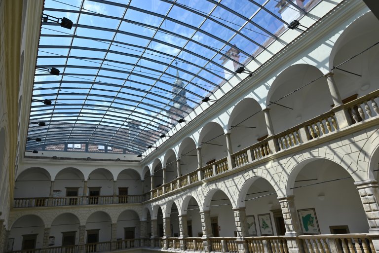 Nově zastřešená dvorana zámku