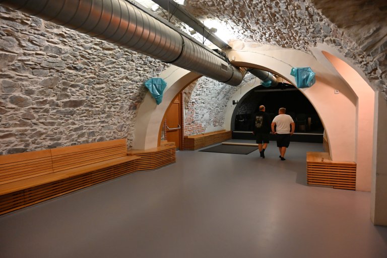 Zámecký klub s novou podlahou