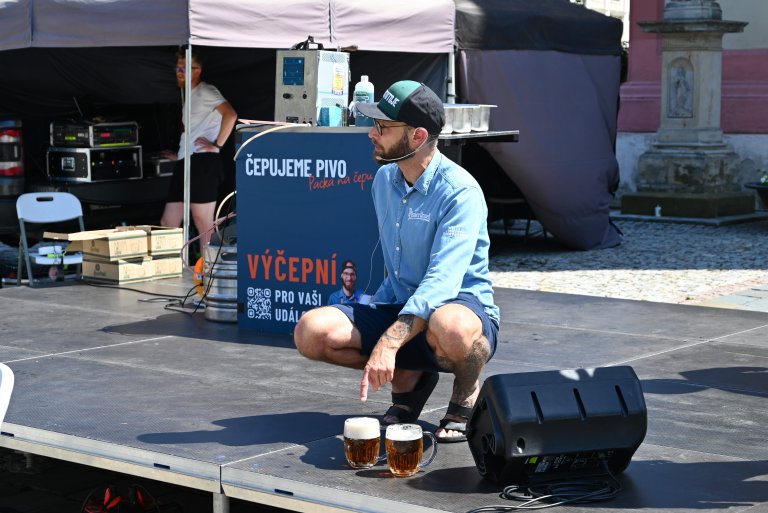 "Packa na čepu"