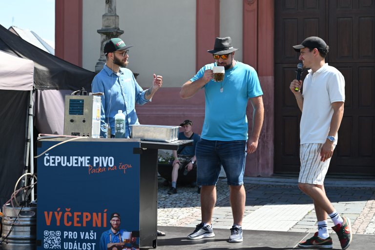 "Packa na čepu"