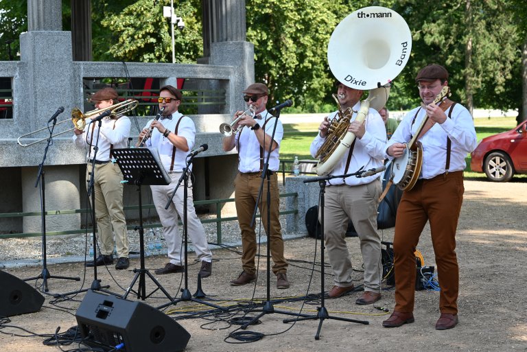 Street band Dixie Five