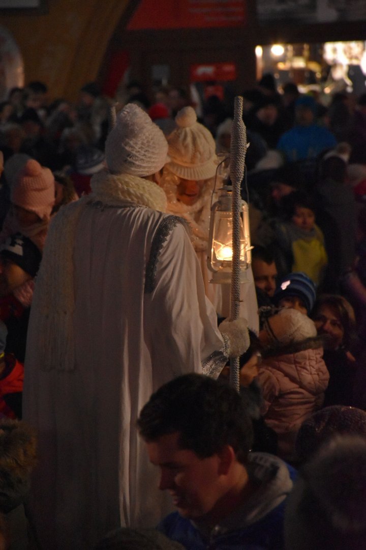 Andělé s lucerničkami