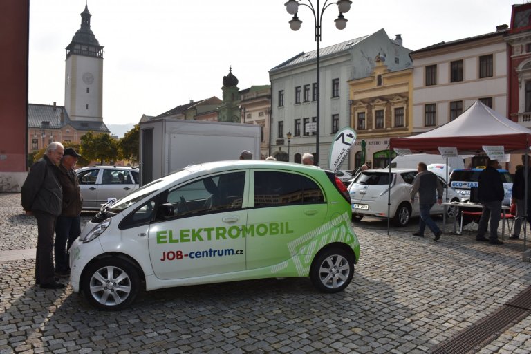 Na náměstí se představily i osobní automobily na elektrický pohon