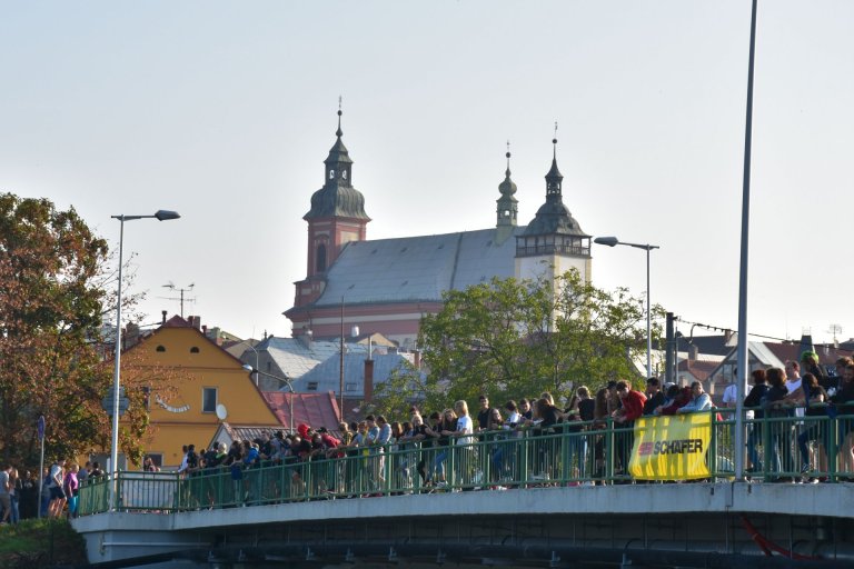 Nebylo jednoduché rozmístit jednotlivé školy podél  obou břehů Bečvy