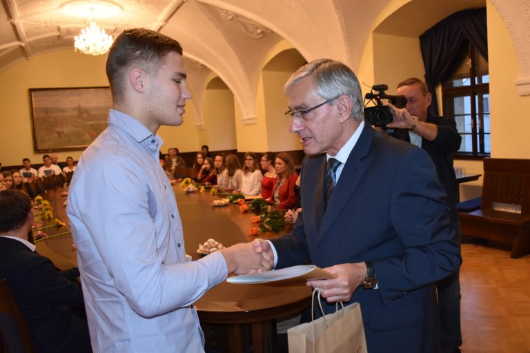 Oceněným poděkoval 1. místostarosta města PhDr. V. Juračka