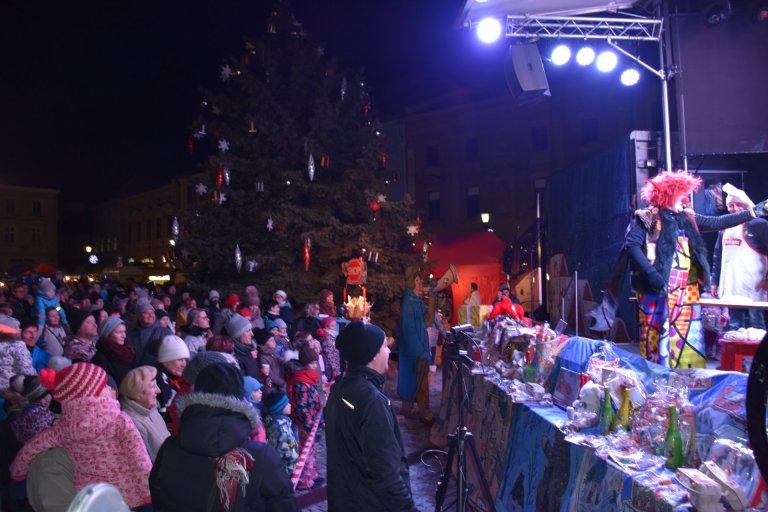 Vánoce na Masarykově náměstí začaly v ladovském duchu