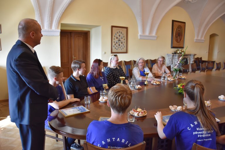 Cantabile ve velké zasedací místnosti MěÚ Hranice