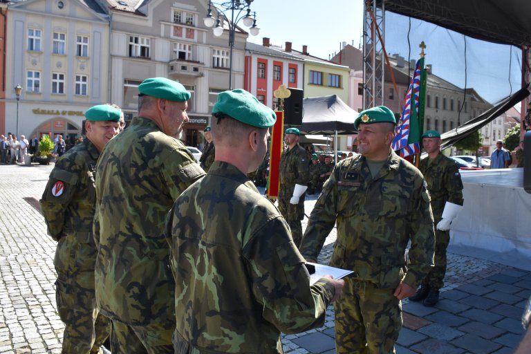 Oceněn byl i velitel 71. mech. praporu pplk. gšt. P. Blecha