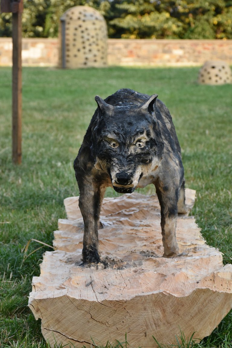 Hotová díla na prostranství před zámkem