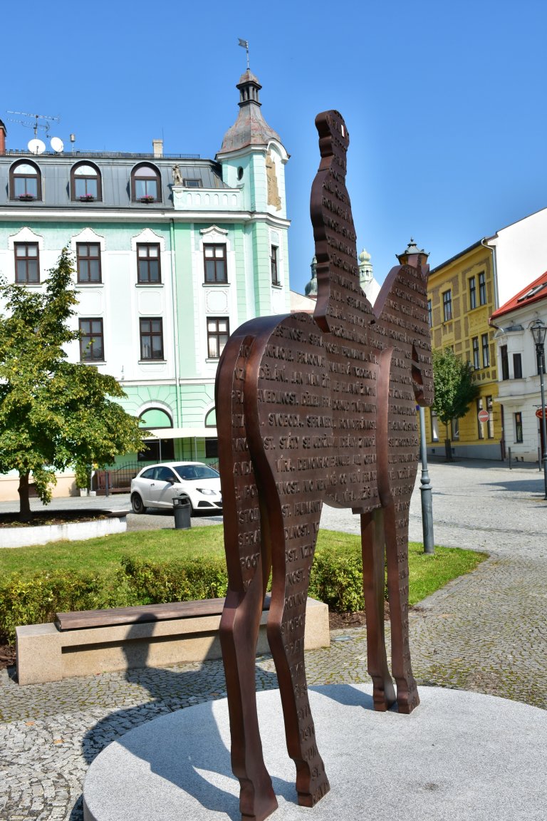 Instalace sochy T. G. Masaryka na Školní náměstí