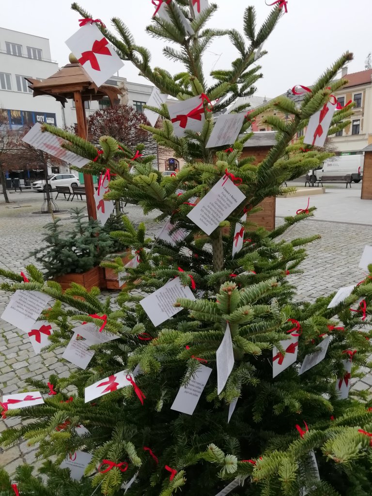 Vánoční strom s lístečky
