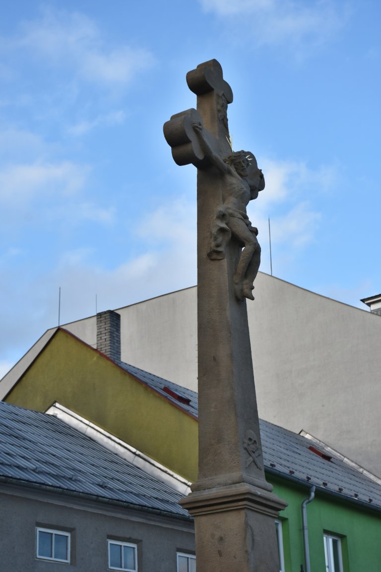 Kříž na Tř. 1. Máje
