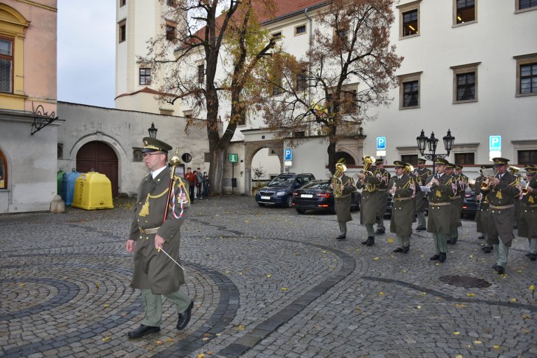 Příchod vojáků na Masarykovo náměstí