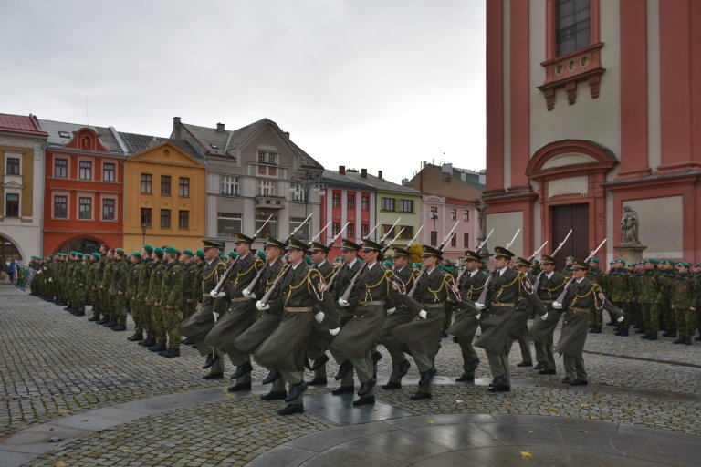 Nástup na Masarykově náměstí