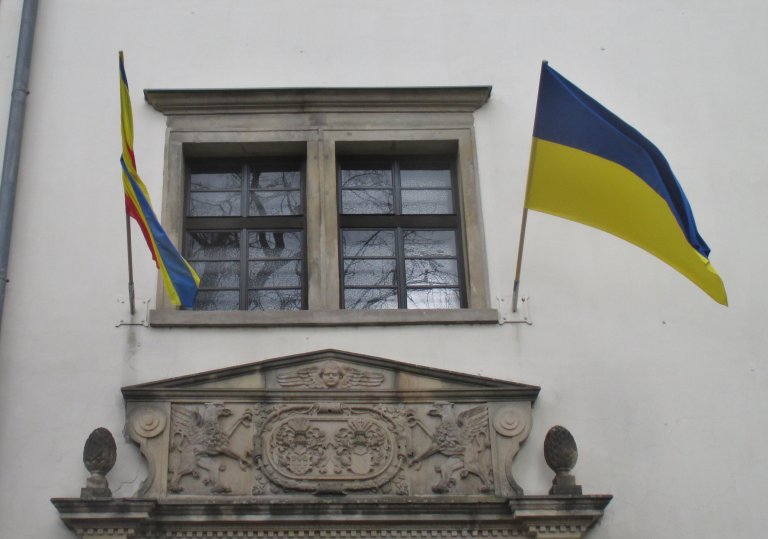 Ukrajinská vlajka nad hranickým zámkem