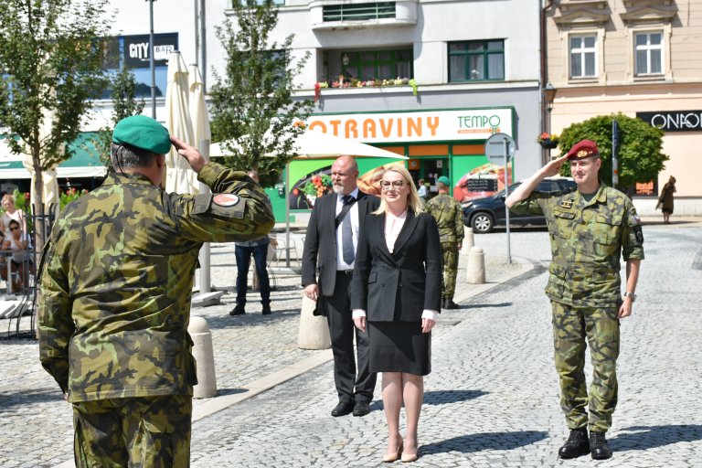 Příchod ministryně národní obrany