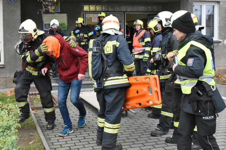 V zakouřeném prostředí jsou masky nezbytné