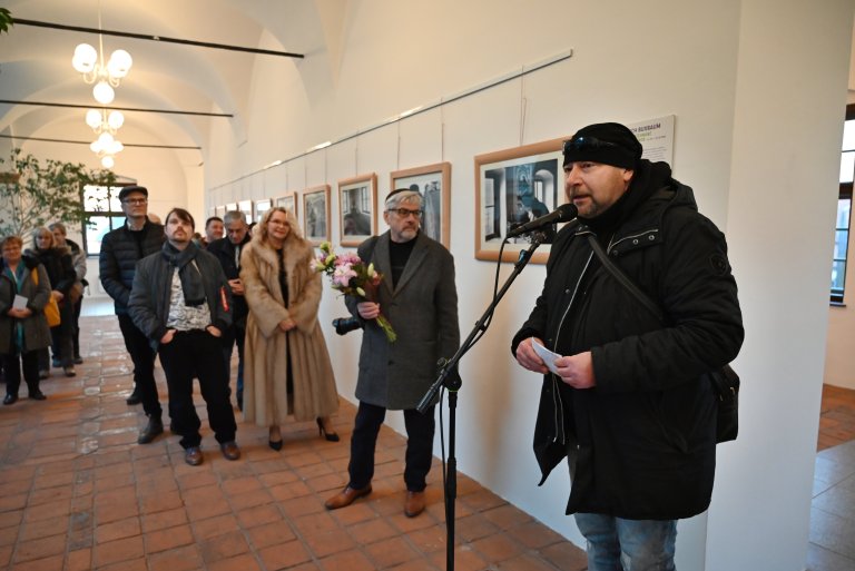 Za město uvedl výstavu radní  Miroslav Raindl